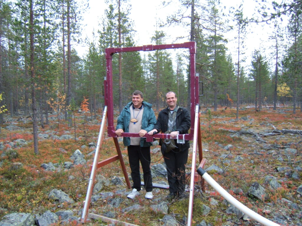 Sodankylä (Finland) loop antenna with Mark Clilverd and Craig Rodger looking through the SGO AARDDVARK.   